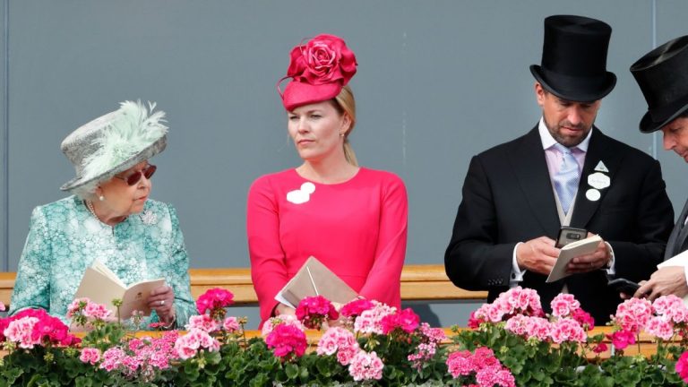 Královna má přísný zákaz telefonů u jídelního stolu